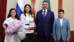 Певица Жасмин получила знак отличия «За заслуги перед городом Дербентом»