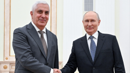 Путин поздравил Камболова с победой на выборах президента Южной Осетии