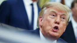 Новый фронт: война Трампа со СМИ набирает обороты