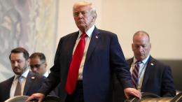 «Осторожнее на лестнице!» — Трампу напомнили об инциденте в ООН