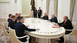 Зюганов рассказал Путину о том, что кампания КПРФ прошла под Знаменем Победы