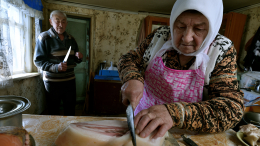 Ссора из-за нарезки сала закончилась убийством в Омской области