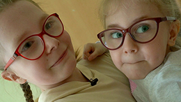 Алёна и Света ищут родителей