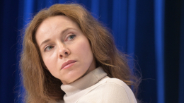 «Как брат с сестрой»: Екатерина Гусева вышла в свет с 27-летним сыном