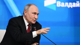 «Получи, фашист, гранату от советского солдата»: Путин об ударах ВСУ по НПЗ