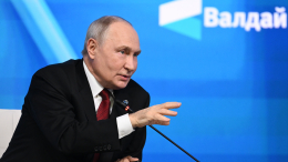 «Будут переводчиками»: внуки Путина говорят по-китайски