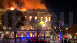Исторический особняк горит в центре Петербурга: видео