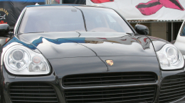 Купила за миллионы рублей: Porsche москвички оказался в розыске Интерпола