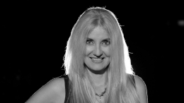 Умерла рок-певица Сасс Джордан, исполнившая песню для «Телохранителя»