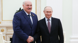 Лукашенко поздравил Путина с днем рождения и отметил его решительность