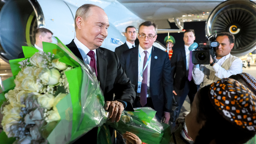 Самсой и пловом: как встретили Путина в Туркмении