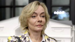 Не пью, но курю: дочь Евстигнеева опровергла свое пристрастие к алкоголю