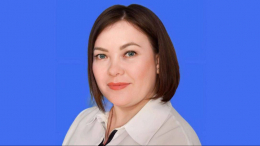 Закрывшая детей от нападавшего с ножом воспитательница получила медаль от Путина