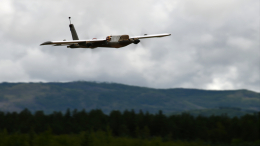 «Молния-2» доставила FPV-дрон к опорнику ВСУ для точного удара. Лучшее видео из зоны СВО
