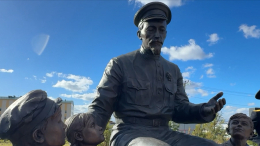 Памятник Дзержинскому открыли в Южно-Сахалинске
