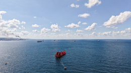 Супертанкер на 2 миллиона баррелей нефти подорвался на мине в Ормузском проливе