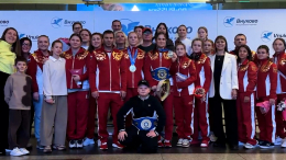С золотом из США: российских чемпионок по борьбе встретили в Москве