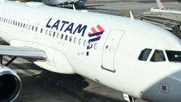 В Перу пассажирский самолет LATAM загорелся перед вылетом
