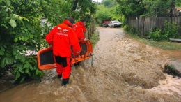 Людей отрезало водой: в Крыму пытаются справиться с последствиями рекордного шторма
