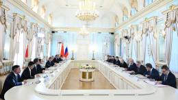 Владимир Путин провел встречу с премьером Госсовета КНР Ли Цяном