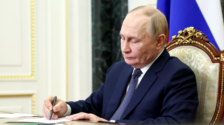 Путин подписал указы о кадровых перестановках в правительстве