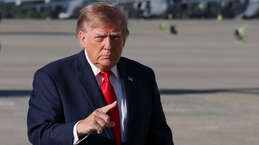 «Вы тупица»: Трамп раскритиковал журналиста за вопрос о новых санкциях против РФ