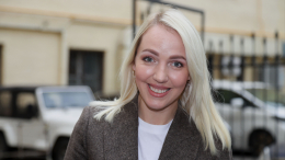 Пахучий диван всему виной: актриса «Деффчонок» Галина Боб судится с мебельной компанией