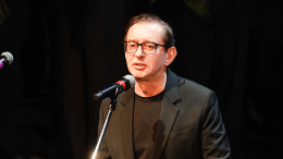 «Раскаиваюсь в содеянном»: Хабенский извинился за цены на спектакль
